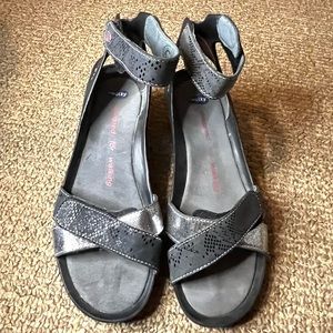 💕WOLKY ERA SANDLES💕 EUR SIZE 39/USA SIZE 8.  Perfect for walking.
